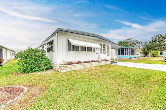 view of front of property with a front lawn