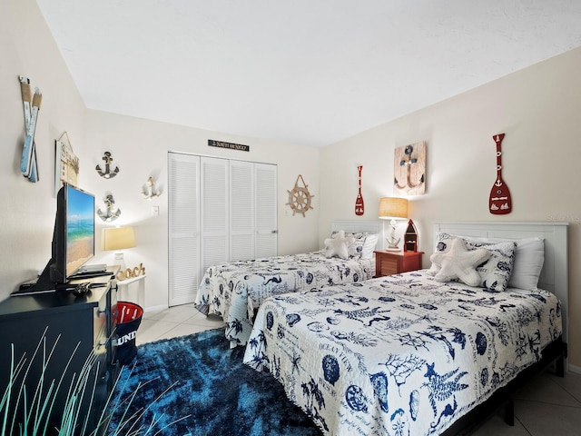 bedroom featuring light tile patterned floors and a closet