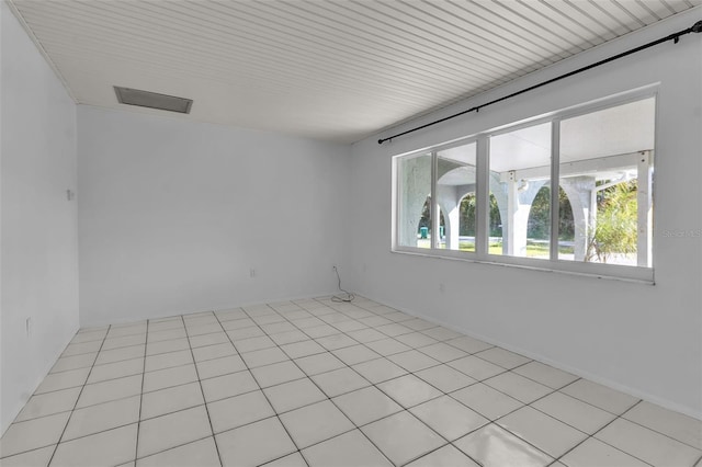 unfurnished room featuring light tile patterned flooring