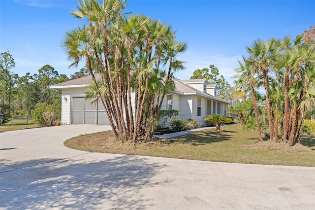 view of front of house with a front lawn and a garage