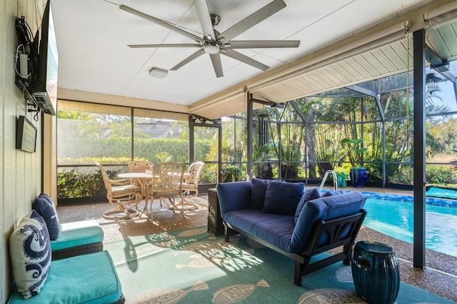 sunroom with ceiling fan