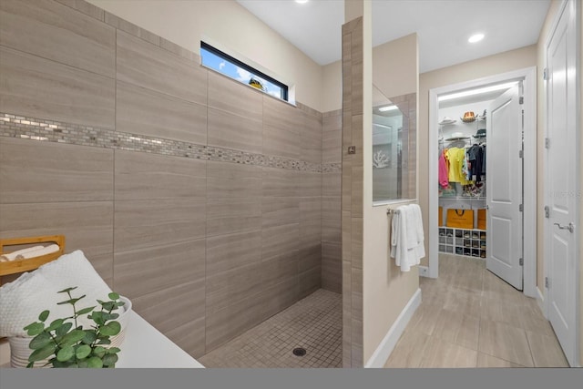 bathroom featuring a tile shower