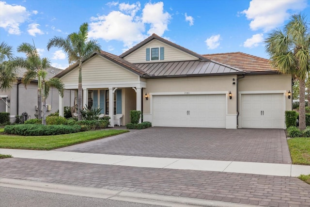 view of front facade featuring a garage