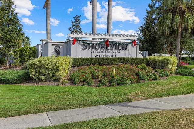 community sign with a lawn