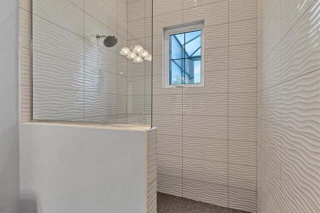 bathroom featuring tiled shower