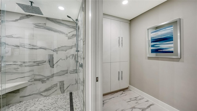 bathroom featuring a tile shower