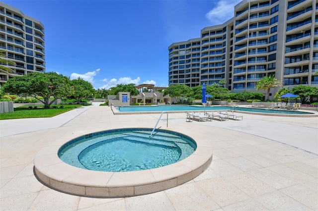 view of pool featuring a community hot tub