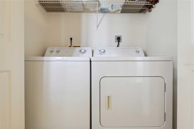 washroom featuring washer and clothes dryer