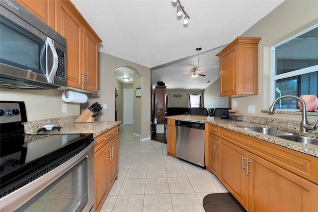 kitchen with sink, light tile patterned floors, ceiling fan, stainless steel appliances, and kitchen peninsula