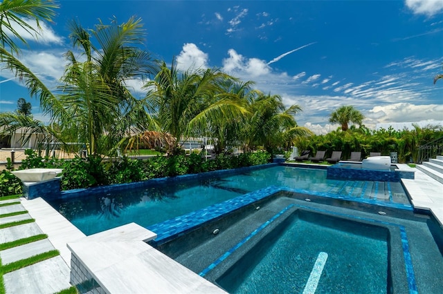 view of pool featuring an in ground hot tub