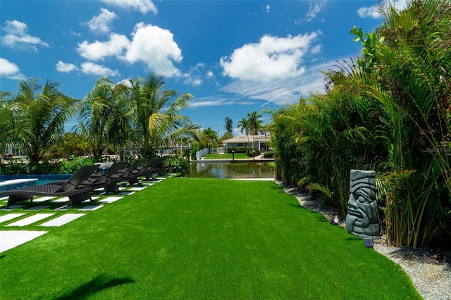 view of yard featuring a water view