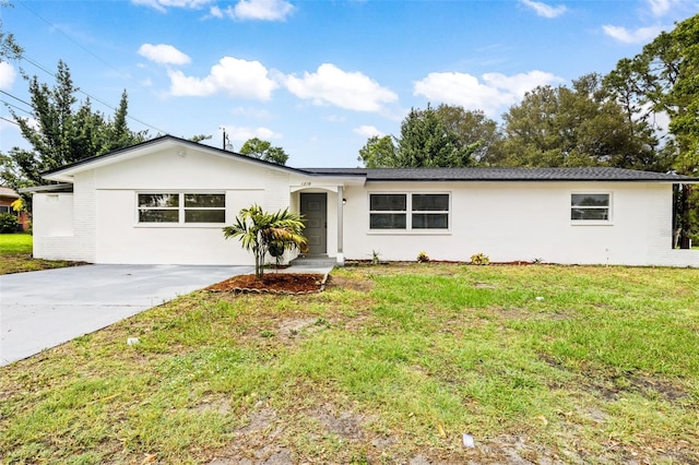 ranch-style house featuring a front yard