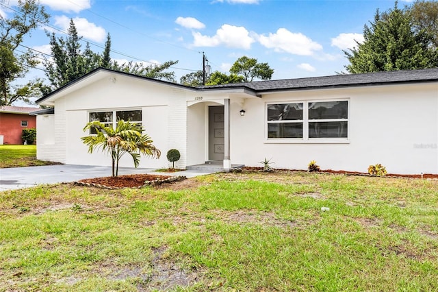 ranch-style home with a front lawn