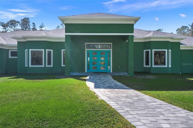 view of front of house with a front lawn