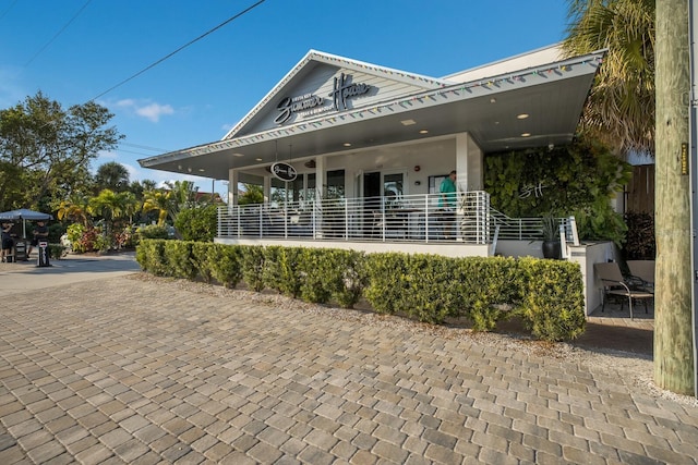 view of front facade featuring covered porch