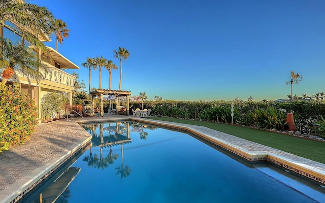 view of swimming pool with a pergola