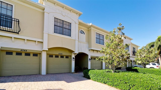 townhome / multi-family property featuring a garage