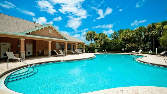 4046 Overture Cir Unit 4046, Bradenton, FL 34209 - community pool with a patio area