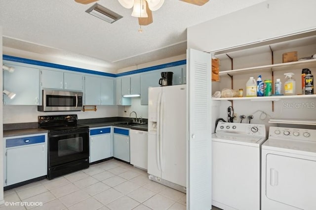 kitchen featuring white appliances, sink, ceiling fan, independent washer and dryer, and a textured ceiling