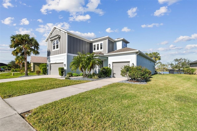 view of front of property featuring a front lawn