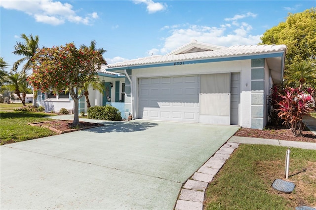 view of front facade featuring a front lawn and a garage