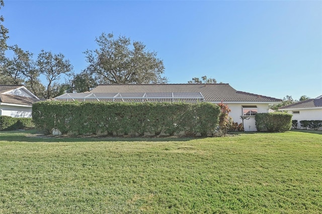 view of front of house featuring a front lawn