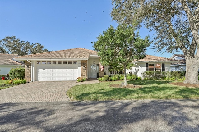 view of front of property featuring a front yard and a garage