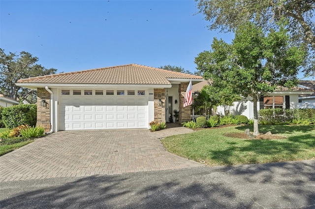 view of front facade featuring a front lawn and a garage