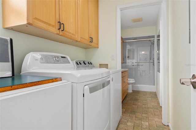 laundry room with cabinets and washing machine and dryer