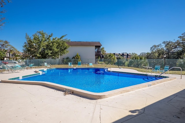 view of swimming pool featuring a patio