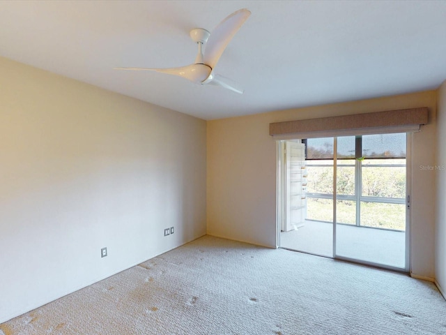 carpeted empty room featuring ceiling fan