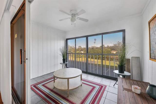 sunroom / solarium with ceiling fan