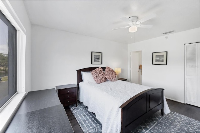 2124 N Tamiami Trl Unit 103, Sarasota, FL 34234 - bedroom with dark wood-style floors, a ceiling fan, and a closet