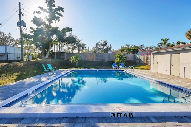 2124 N Tamiami Trl Unit 103, Sarasota, FL 34234 - community pool with a fenced backyard