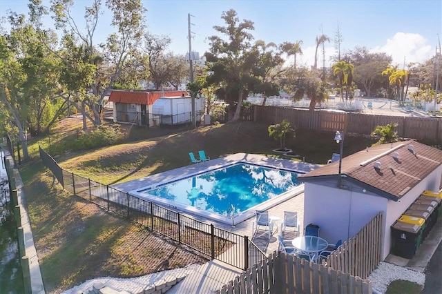 2124 N Tamiami Trl Unit 103, Sarasota, FL 34234 - view of swimming pool featuring a fenced backyard
