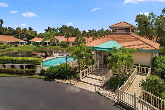 view of swimming pool