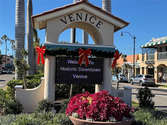 view of community / neighborhood sign