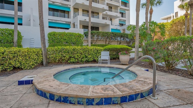 2105 Gulf Of Mexico Dr Unit 3303, Longboat Key, FL 34228 - view of pool featuring a hot tub