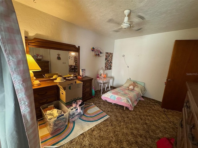 carpeted bedroom featuring ceiling fan and a textured ceiling