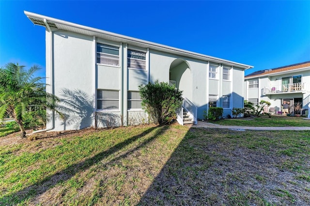 view of front of house featuring a front yard