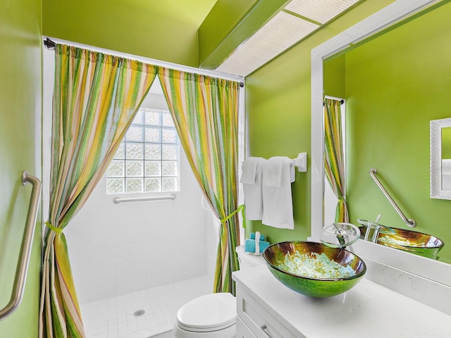 508 Siesta Dr, Sarasota, FL 34242 - bathroom featuring a tile shower and vanity