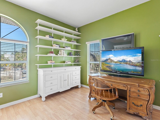 508 Siesta Dr, Sarasota, FL 34242 - office space featuring wood finished floors and baseboards