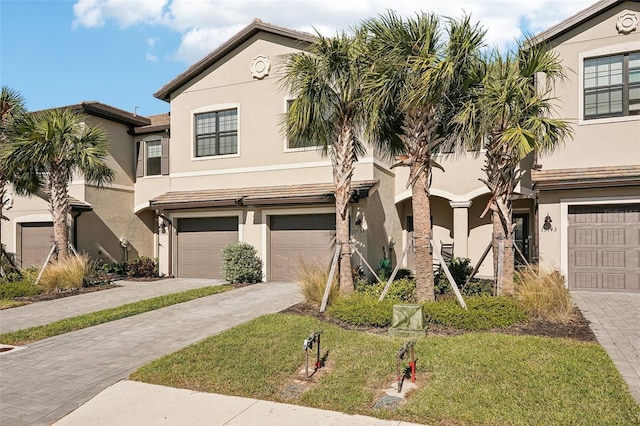 view of front facade featuring a garage