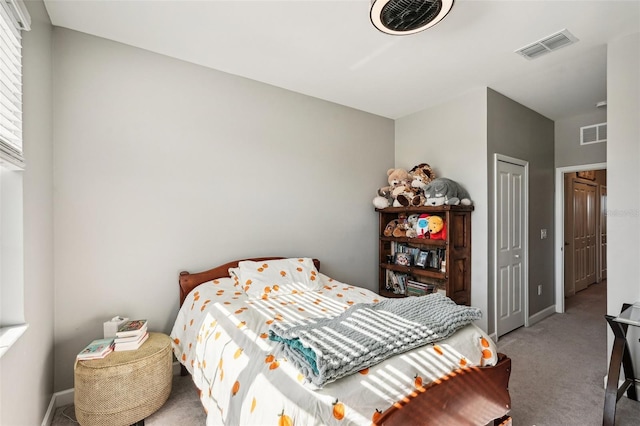 bedroom featuring carpet flooring and a closet