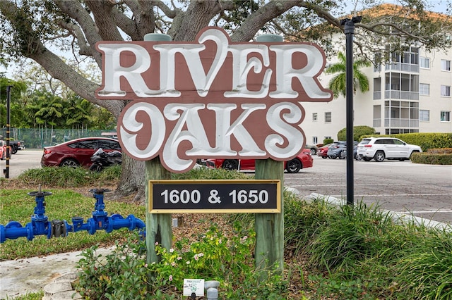 view of community / neighborhood sign