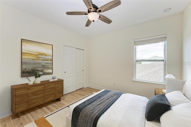 bedroom featuring a closet, light hardwood / wood-style flooring, and ceiling fan