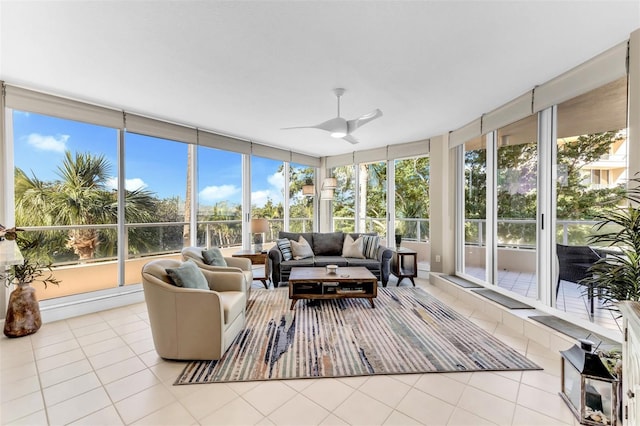 sunroom with ceiling fan