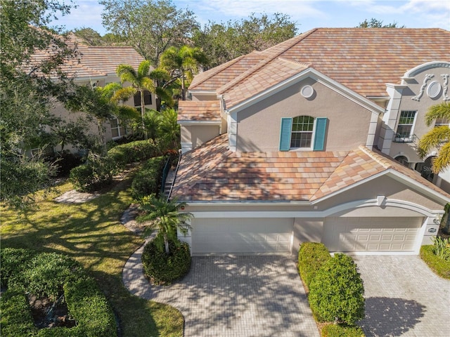 view of front of home featuring a front yard