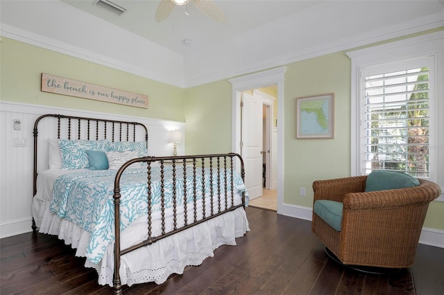 bedroom featuring dark hardwood / wood-style floors and ceiling fan