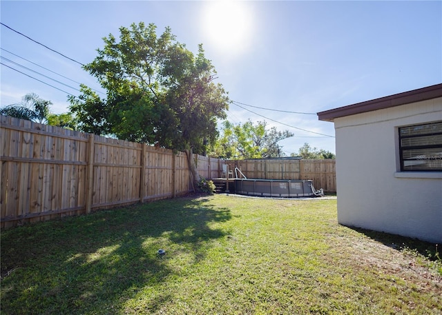 view of yard featuring a fenced in pool